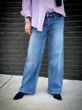 Load image into Gallery viewer, Serenade Rhinestone Jeans