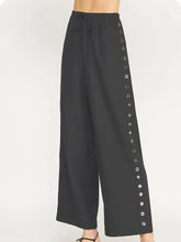 Load image into Gallery viewer, Haverty Eyelet Set