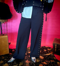 Load image into Gallery viewer, Haverty Eyelet Set