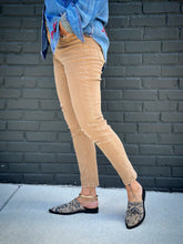 Load image into Gallery viewer, Rider Skinny Jeans