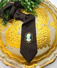 Load image into Gallery viewer, Cameo Brooch Pin