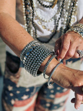 Load image into Gallery viewer, Tuft Wooden Bangles