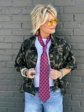 Load image into Gallery viewer, GG Tie in Fuschia