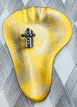 Load image into Gallery viewer, Jalus Cross in Black