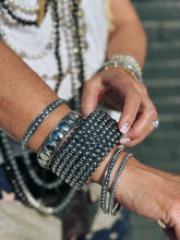 Load image into Gallery viewer, Tuft Wooden Bangles