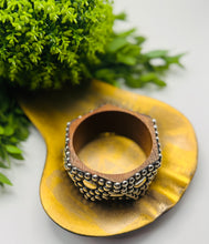 Load image into Gallery viewer, Tuft Wooden Bangles