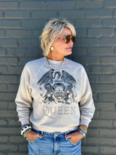 Load image into Gallery viewer, Queen Crest Pullover