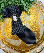 Load image into Gallery viewer, Cameo Brooch Pin