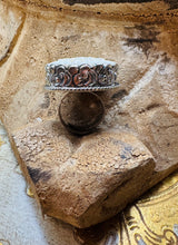 Load image into Gallery viewer, Perky Flower Ring