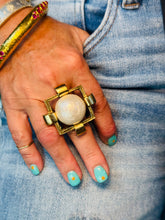 Load image into Gallery viewer, Gated Pearl Ring
