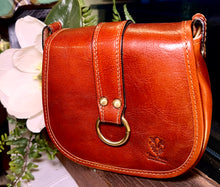 Load image into Gallery viewer, Horseshoe  Purse (Tan)
