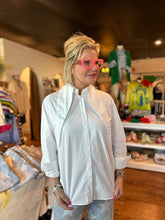 Load image into Gallery viewer, Veruca Button-Up Top
