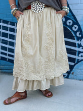 Load image into Gallery viewer, Floral Imprints Skirt
