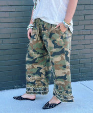 Load image into Gallery viewer, Hidden Trails Pants
