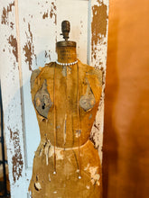 Load image into Gallery viewer, Tank Pearl Wrap Necklace
