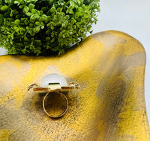 Load image into Gallery viewer, Gated Pearl Ring
