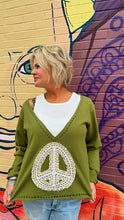 Load image into Gallery viewer, Live Light Peace Top in Olive
