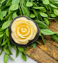 Load image into Gallery viewer, Roses are White Ring
