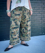 Load image into Gallery viewer, Hidden Trails Pants
