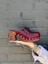 Load image into Gallery viewer, Cassie Clog
