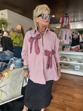 Load image into Gallery viewer, Miss Independent Button-Up Top
