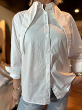 Load image into Gallery viewer, Veruca Button-Up Top
