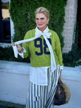 Load image into Gallery viewer, 98 Sweater
