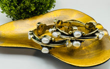 Load image into Gallery viewer, Flirty Pearl Bangle
