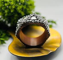 Load image into Gallery viewer, Tuft Wooden Bangles
