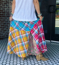 Load image into Gallery viewer, Dulce Plaid Maxi Skirt
