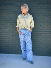 Load image into Gallery viewer, Pocket of Dreams Jeans
