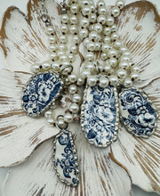 Load image into Gallery viewer, China Plate Necklace
