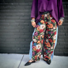 Load image into Gallery viewer, Blossom Barrel Jeans
