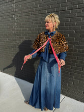 Load image into Gallery viewer, Fiona Reversible Fur Cape in Leopard
