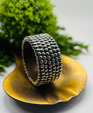 Load image into Gallery viewer, Tuft Wooden Bangles
