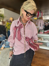 Load image into Gallery viewer, Miss Independent Button-Up Top
