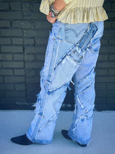 Load image into Gallery viewer, Pocket of Dreams Jeans

