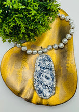 Load image into Gallery viewer, China Plate Necklace

