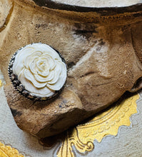 Load image into Gallery viewer, Roses For the Day Ring
