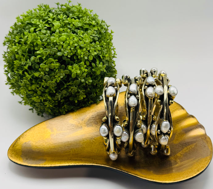 Flirty Pearl Bangle