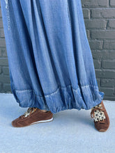 Load image into Gallery viewer, Lincoln Suede Sneakers
