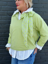 Load image into Gallery viewer, Juliep Pullover in Celery
