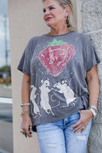 Load image into Gallery viewer, Discotheque Fraises T
