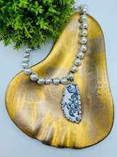 Load image into Gallery viewer, China Plate Necklace
