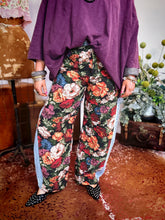 Load image into Gallery viewer, Blossom Barrel Jeans
