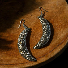 Load image into Gallery viewer, Thumbnail Moon Earrings
