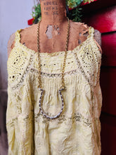 Load image into Gallery viewer, Holly Horseshoe Necklace
