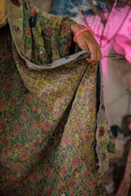 Load image into Gallery viewer, Kontessa Kimono in Passionate
