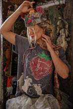 Load image into Gallery viewer, Discotheque Fraises T
