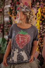 Load image into Gallery viewer, Discotheque Fraises T
